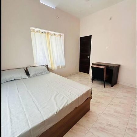 Home At Guruvayur 2 Ac Room,1 Single Bed,Kitchen Exterior foto