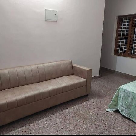 Home At Guruvayur 2 Ac Room,1 Single Bed,Kitchen Exterior foto