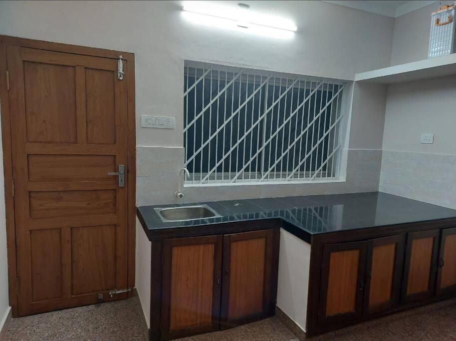 Home At Guruvayur 2 Ac Room,1 Single Bed,Kitchen Exterior foto