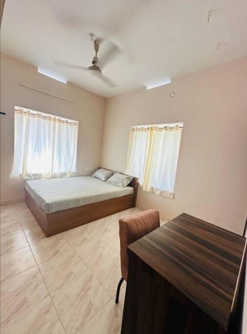 Home At Guruvayur 2 Ac Room,1 Single Bed,Kitchen Exterior foto