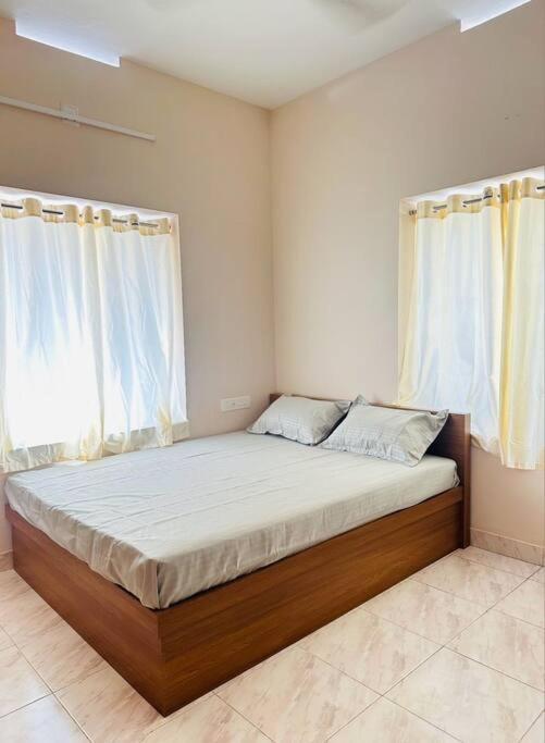 Home At Guruvayur 2 Ac Room,1 Single Bed,Kitchen Exterior foto