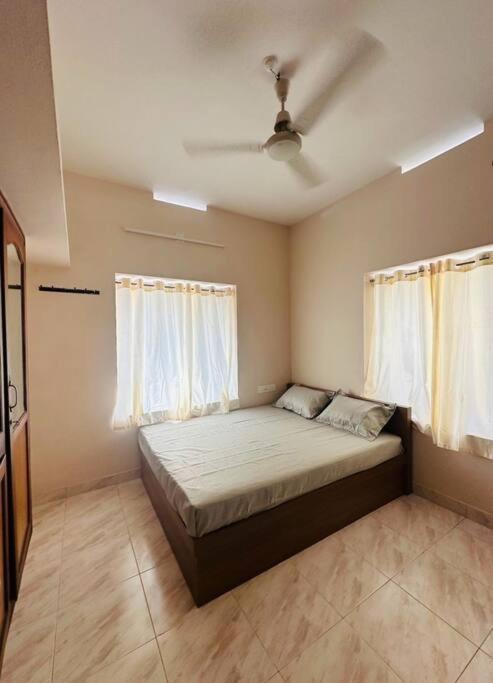 Home At Guruvayur 2 Ac Room,1 Single Bed,Kitchen Exterior foto